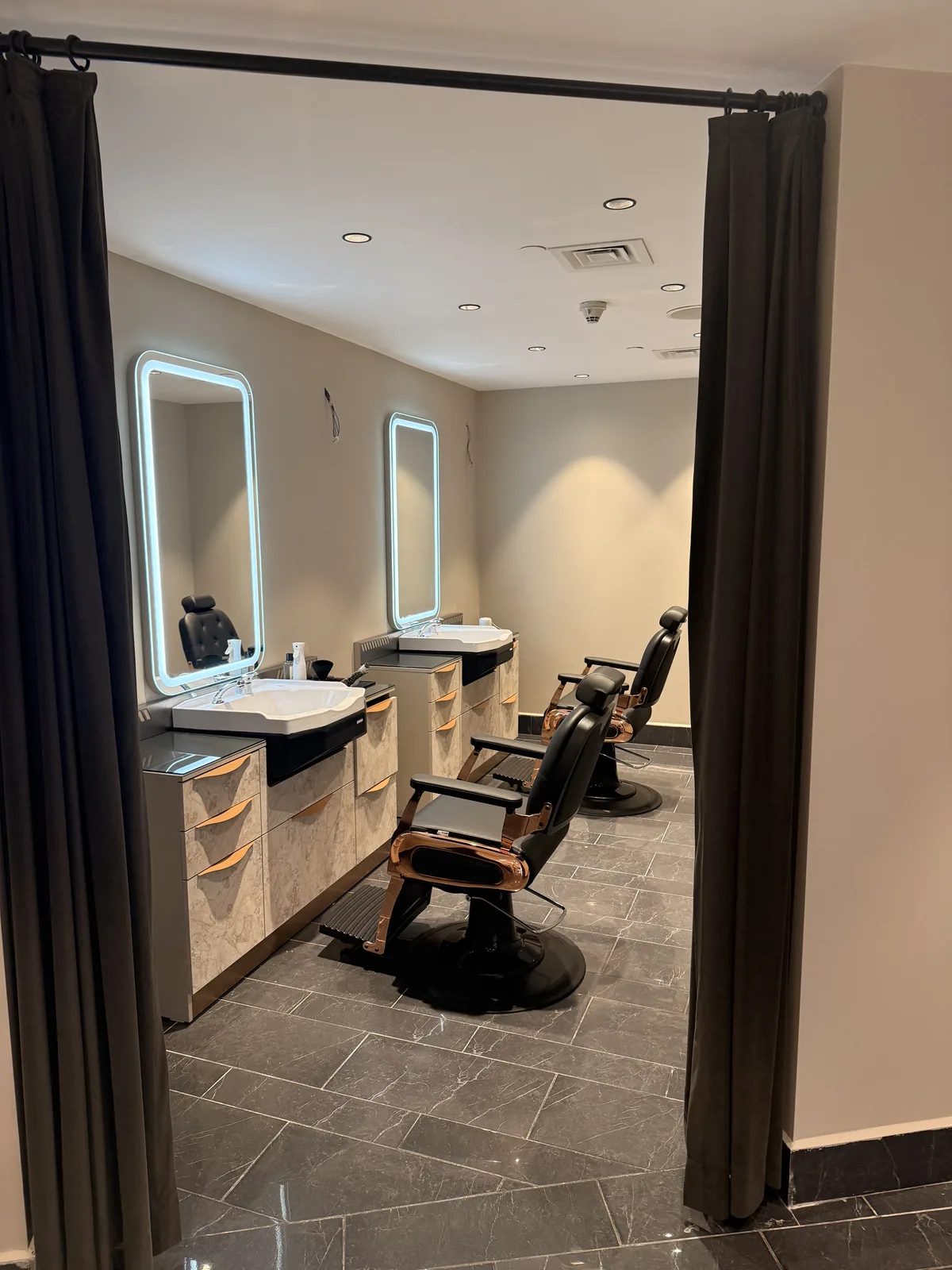 Élite Coiffeur Taksim kuaför salonu — The Marmara Taksim otelindeki lüks styling istasyonları