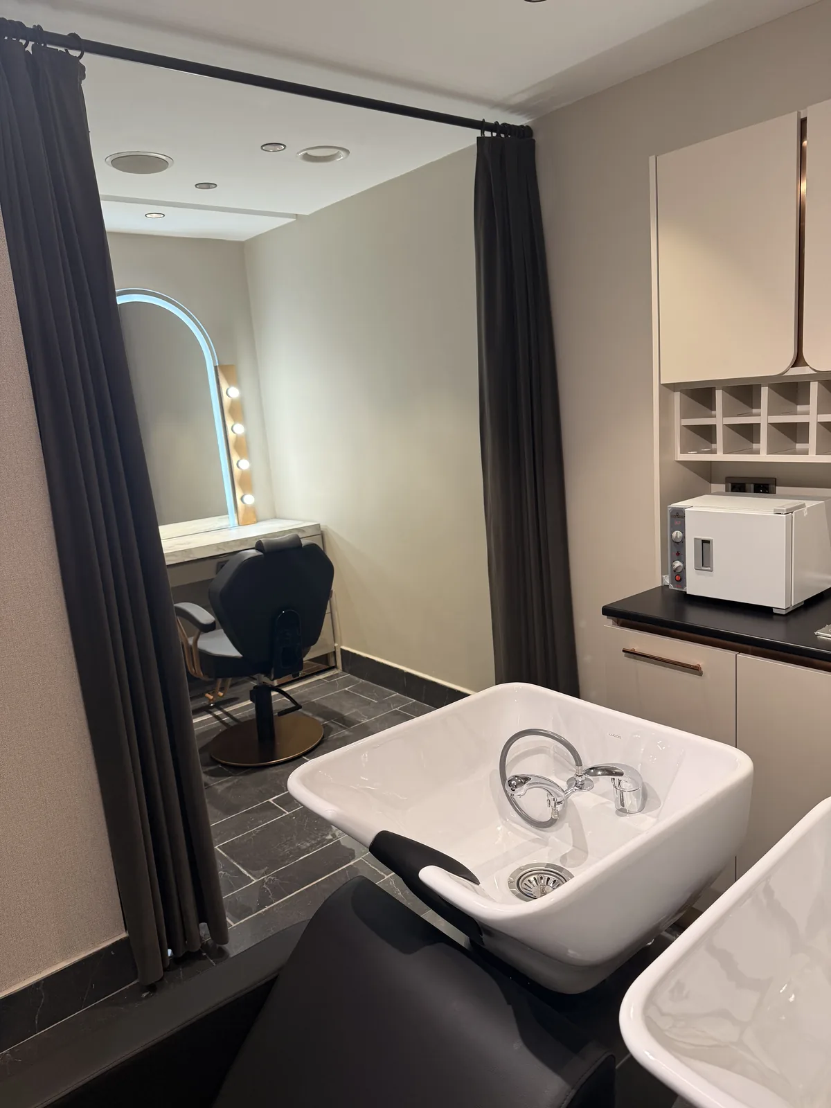 Élite Coiffeur Taksim saç yıkama ünitesi — keratin ve bakım bölümü