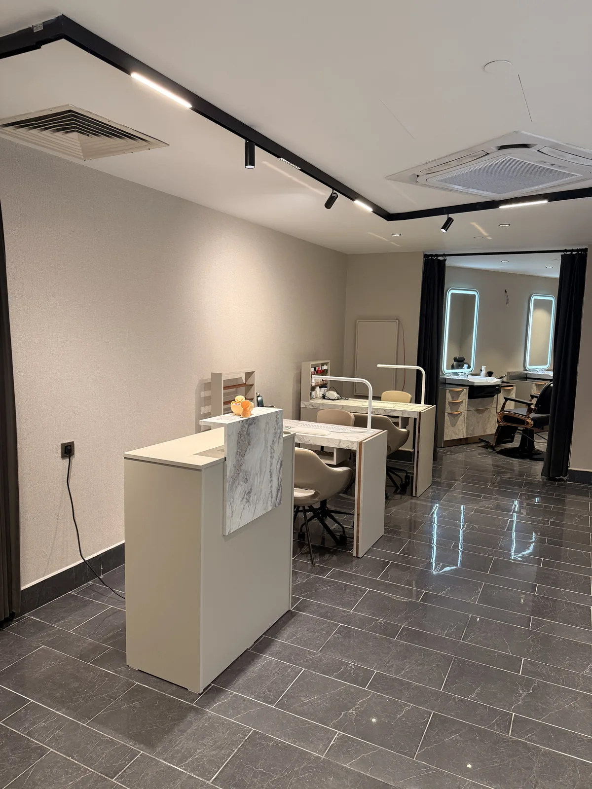Élite Coiffeur Taksim saç styling istasyonları ve ışıklı aynalar